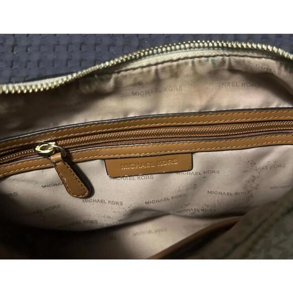 Michael Kors Authentic Cream Leather Shoulder Bag Purse Handbag - Picture 3 of 9